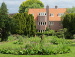 Harmoniehof met fontein in het midden
<br/>
Gerdy Bijleveld, 2015-06-20